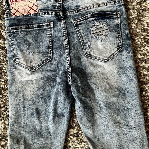 Size 7 Junior, High waisted Bermuda Shorts, Distressed Denim, Stretch, NWT - Picture 2 of 3